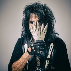 ALICE COOPER Releases Limited Edition Breadcrumbs EP + Touring February